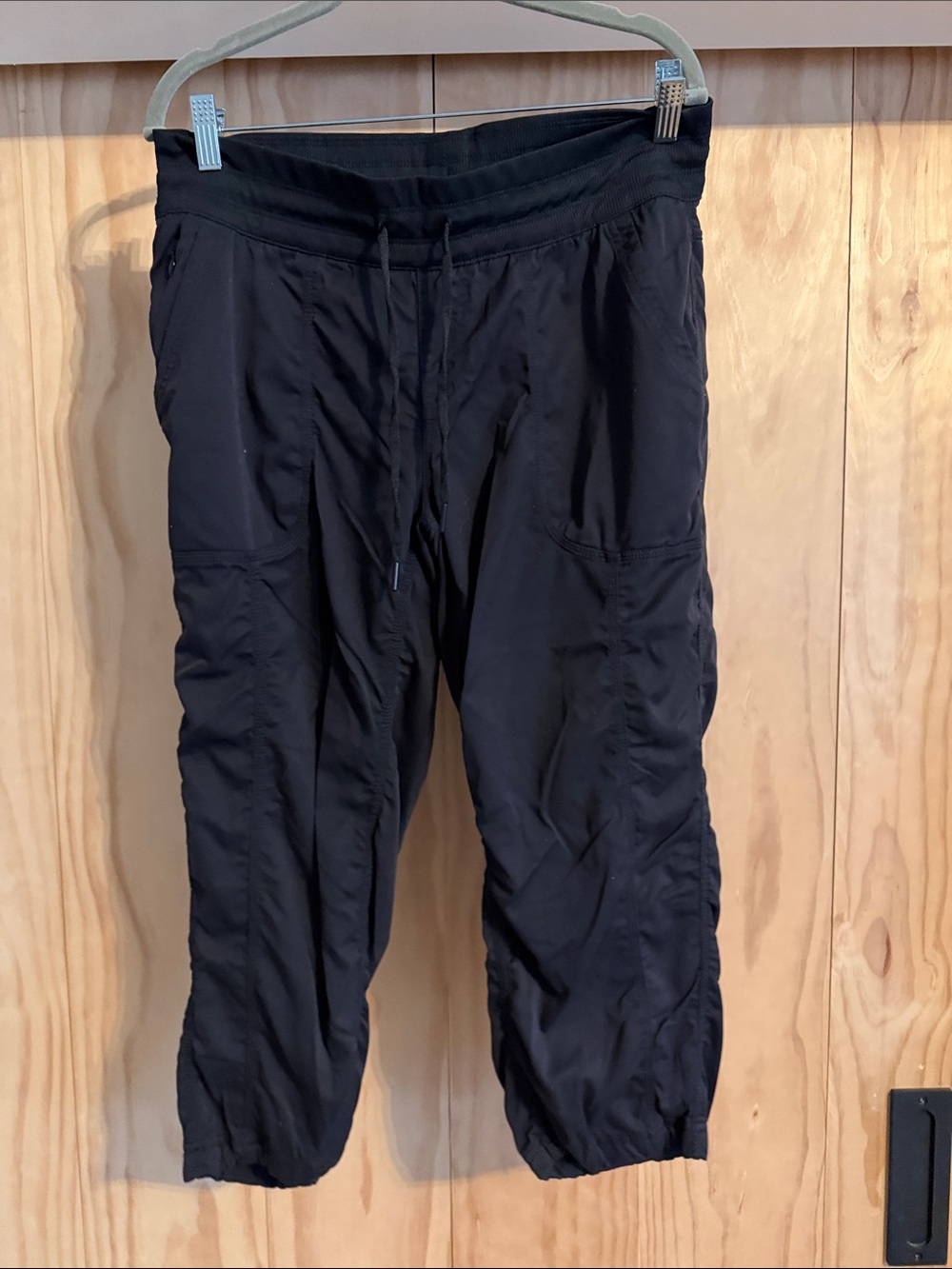 The North Face Black women’s cropped lightweight pants - Picture 1 of 5